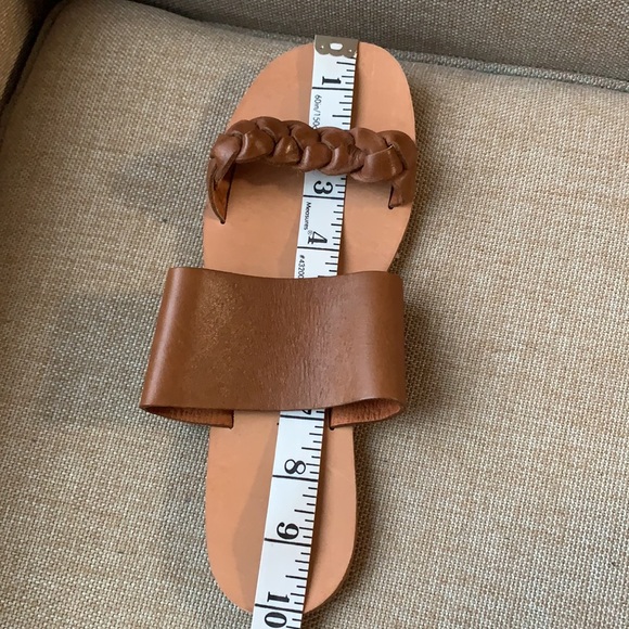 Tahari slides/NWT - Picture 4 of 4